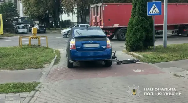 У Львові водійка самокату потрапила у лікарню