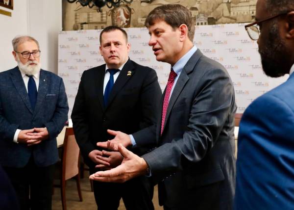Дніпро та Гранд-Рапідс: як американські партнери обмінюють досвід виживання в обмін на допомогу медицині й освіті