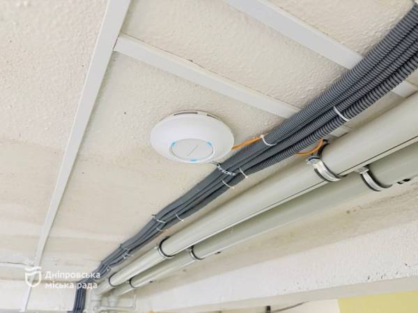 Дніпровські школи отримають покращений Wi-Fi для стабільного інтернету в укриттях та класах