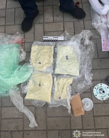У Дніпрі викрили чоловіка, який зберігав психотропи на&hellip;