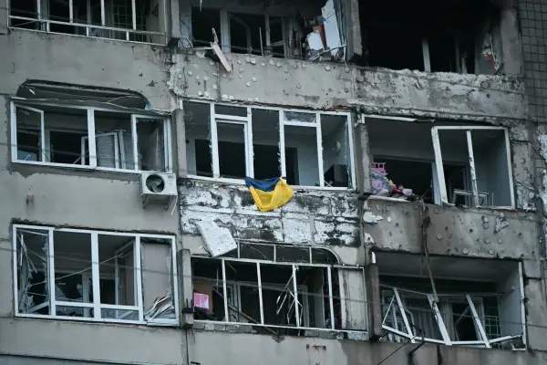 Львівські медики врятували чоловіка, який постраждав від падіння уламків російського дрона